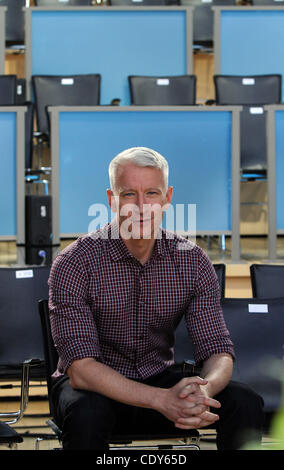 Novembre 11, 2011 - New York, NY, États-Unis - Anderson Cooper sur l'ensemble de son nouveau talk show de jour ''ANDERSON'' qui a été créée en septembre 2011. Cooper accueille également ''360'' Anderson Cooper sur CNN. (Crédit Image : © Stan Godlewski/ZUMAPRESS.com) Banque D'Images