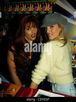 21 juillet 2011 - Hollywood, Californie, États-Unis - K0511EG.GINA LAMARCA & JANINE LINDEMULDER.Apparence de grand standing. Crédit Image : 1995(Â© Ed Geller/Globe Photos/ZUMAPRESS.com) Banque D'Images