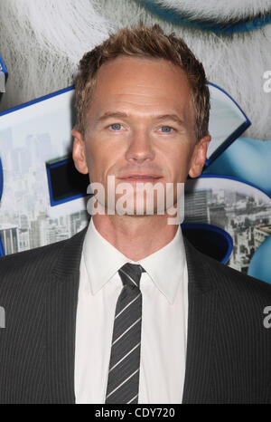 24 juillet 2011 - New York, NY, États-Unis - Neil Patrick Harris assiste à la première de New York 'Les Schtroumpfs en 3D (Image Crédit : © Dan Herrick/ZUMAPRESS.com) Banque D'Images