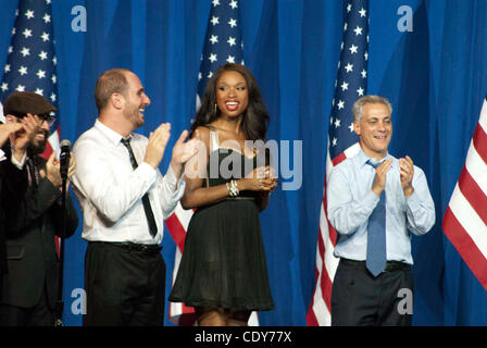 Août 3, 2011 - Chicago, Illinois, États-Unis - y compris les artistes Singer Jennifer Hudson ainsi que le maire de Chicago Rahm Emanuel bienvenue au Président qui a comparu à l'Aragon Theatre à Chicago pour son anniversaire. (Crédit Image : &# 169 ; Karen I. Hirsch/ZUMAPRESS.com) Banque D'Images