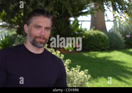 3 octobre 2011 - Cannes, France - Anson Mount posant pour "Hell On Wheels" photocall dans le cadre du MIPCOM 2011. (Crédit Image : © Injimbert ZUMAPRESS.com)/Frederick Banque D'Images