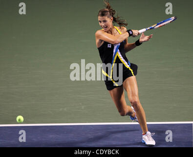 Le 26 septembre 2011 - Tokyo, Japon - Mandy Minella de Luxembourg renvoie la balle contre KIMIKO DATE KRUMM japonaise au cours de la Pan Pacific Open Tennis Tournament à Ariake Colosseum à Tokyo, Japon. (Crédit Image : © Koichi Kamoshida/Jana Press/ZUMAPRESS.com) Banque D'Images