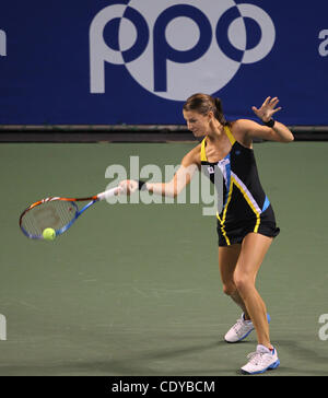 Le 26 septembre 2011 - Tokyo, Japon - Mandy Minella de Luxembourg renvoie la balle contre KIMIKO DATE KRUMM japonaise au cours de la Pan Pacific Open Tennis Tournament à Ariake Colosseum à Tokyo, Japon. (Crédit Image : © Koichi Kamoshida/Jana Press/ZUMAPRESS.com) Banque D'Images