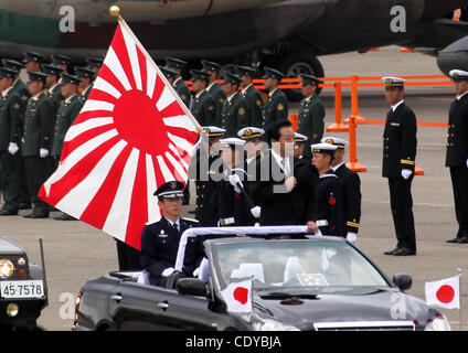 16 octobre 2011 - Ibaraki, Japon - Le Premier Ministre japonais Yoshihiko Noda assiste à l'assemblée annuelle de l'Air Force d'autodéfense du Japon Revue de troupes à l'Hyakuri air base de formation le 16 octobre 2011 à Ibaraki, Japon. (Crédit Image : © Koichi Kamoshida/Jana Press/ZUMAPRESS.com) Banque D'Images