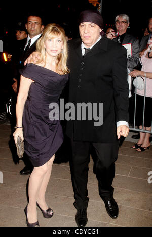22 septembre, 2011 - New York, New York, États-Unis - Musicien/acteur Steven Van Zandt et femme assister à la 2011 Le New York City Ballet Automne gala tenu au Lincoln Center. (Crédit Image : © Kaszerman ZUMAPRESS.com)/Nancy Banque D'Images