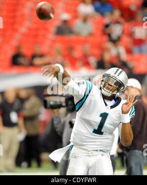 16 octobre 2011 - Atlanta, GA, États-Unis - les Panthers de la Caroline quart Cam Newton (# 1) se réchauffe avant que son équipe joue les Falcons d'Atlanta dans un jeu de football américain NFL au Georgia Dome à Atlanta, Géorgie le 16 octobre 2011. Photo UPI/Erik S. moindre (crédit Image : © Erik Lesser/ZUMAPRESS.com) Banque D'Images