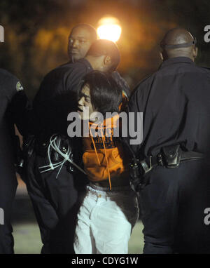 26 octobre 2011 - Atlanta, Géorgie, États-Unis : un manifestant Atlanta occupent réagit lors de son arrestation par des membres de la Police d'Atlanta à Woodruff Park à Atlanta, Géorgie, USA le 26 octobre 2011. Environ 40 à 50 personnes qui ont refusé de quitter le parc ont été arrêtés après plusieurs avertissements. Le gro Banque D'Images