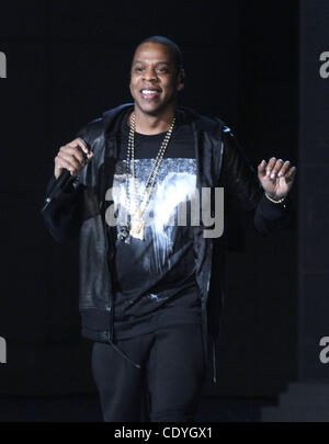 9 novembre 2011 - New York, New York, États-Unis - JAY-Z sur la piste au 2011 Victoria's Secret Fashion Show qui a eu lieu à l'armurerie de Lexington Avenue. (Crédit Image : © Kaszerman ZUMAPRESS.com)/Nancy Banque D'Images