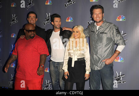 28 octobre, 2011 - Los Angeles, Californie, États-Unis - Christina Aguilera, manu militari, Carson Daly, Adam Levine, Blake Shelton assistant à ''La voix'' de la princesse de presse tenue à Sony Pictures Studios de Culver City, Californie le 10/28/11. Crédit Image : 2011(Â© D. Long/Globe Photos/ZUMAPRESS.com) Banque D'Images