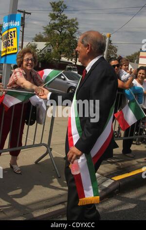 25 septembre 2011 - New York, New York, États-Unis - LE MEMBRE DU CONGRÈS TURNERCongressman BOB Bob Turner Marching New York 08-05-2011 (crédit Image : Â© Mitchell Levy/Photos/ZUMAPRESS.com) Globe Banque D'Images