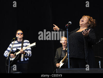 Aug 14, 2011 - San Francisco, Californie, USA - Musicien WIN BUTLER d'Arcade Fire le groupe effectue avec la chanteuse Mavis Staples il se produit dans le cadre du Festival de Musique de 2011 à l'extérieur (qui a lieu au Golden Gate Park. Les trois jours du festival permettra d'attirer des milliers de fans pour voir une vari Banque D'Images