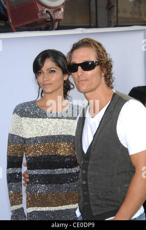 25 septembre 2011 - Hollywood, Californie, États-Unis - Camila Alves et Matthew McConaughey durant la première mondiale d'IRIS ÃƒÂ un voyage dans le monde du cinéma, par le Cirque du Soleil, qui a eu lieu au Kodak Theatre, le 25 septembre 2011, à Los Angeles.(Image Crédit : Â© Michael Germana/Globe Photos/ZUMAPRES Banque D'Images