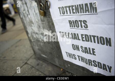 9 août, 2011 - Londres, Angleterre, Royaume-Uni - une édition spéciale d'un journal local est annoncé sur Tottenham High Street après des émeutes à Londres le 6 août 2011. Trois jours d'émeutes et le pillage s'est répandue dans tout le Royaume-Uni. (Crédit Image : © Mark Makela/ZUMAPRESS.com) Banque D'Images