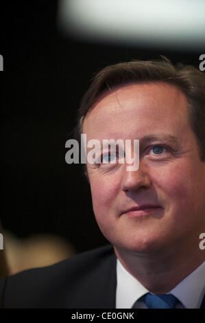 Le 2 octobre 2011 - Manchester, Angleterre, Royaume-Uni - Le Premier ministre David Cameron à l'écoute de l'adresse de William Hague aux délégués lors de la conférence du parti conservateur à Manchester Central. (Crédit Image : © Mark Makela/ZUMAPRESS.com) Banque D'Images