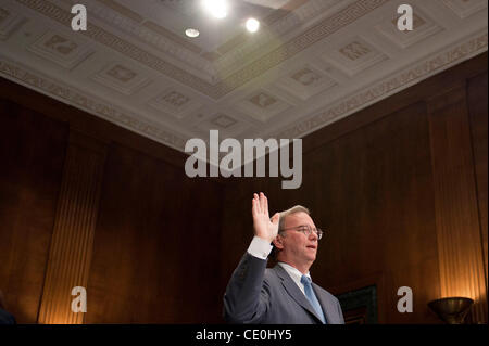 21 septembre 2011 - Washington, District of Columbia, États-Unis - Eric Schmidt, président exécutif de Google Inc. témoigne devant un Sénat antitrust, la politique de la concurrence et de la consommation de l'homme audience du sous-comité sur les ''La puissance de Google : servir les consommateurs ou menace de concurrence ? (Crédit Image : © Pete Mar Banque D'Images