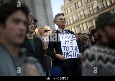 22 octobre 2011 - Londres, Angleterre, Royaume-Uni - Des centaines de manifestants occupent 'London' a saisi un autre camp à Finsbury Square après la marche de la Cathédrale St Paul. Ce sont deux des nombreuses institutions financières de telles manifestations contre dans le monde entier. (Crédit Image : © Mark Makela/ZUMAPRESS.com) Banque D'Images