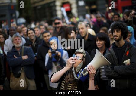 22 octobre 2011 - Londres, Angleterre, Royaume-Uni - Des centaines de manifestants occupent 'London' a saisi un autre camp à Finsbury Square après la marche de la Cathédrale St Paul. Ce sont deux des nombreuses institutions financières de telles manifestations contre dans le monde entier. (Crédit Image : © Mark Makela/ZUMAPRESS.com) Banque D'Images