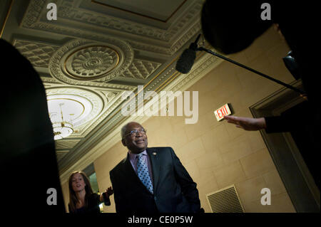 Le 1 novembre, 2011 - Washington, District of Columbia, États-Unis - Rempl. JAMES CLYBURN (D-SC) arrive pour une audience du comité de réduction du déficit, mardi. (Crédit Image : ©/ZUMAPRESS.com) Marovich Pete Banque D'Images