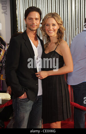 Le 2 octobre 2011 - Hollywood, Californie, États-Unis - Kadee Strickland & Jason Behr arrive pour la première du film "Real Steel" à l'Amphithéâtre Gibson. (Crédit Image : © Lisa O'Connor/ZUMAPRESS.com) Banque D'Images