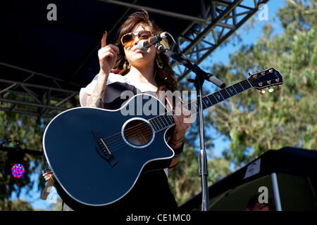 13 août 2011 - San Francisco, Californie, États-Unis - Christina Perri en prestation au festival des terres à l'extérieur dans le parc du Golden Gate à San Francisco, CA. (Crédit Image : © Matt Cohen/ZUMAPRESS.com) Southcreek/mondial Banque D'Images