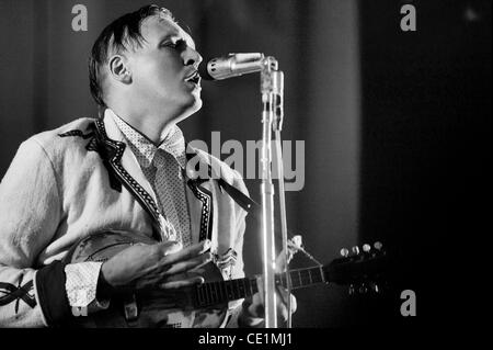 14 août 2011 - San Francisco, Californie, États-Unis - Win Butler effectue avec Arcade Fire au festival des terres à l'extérieur dans le parc du Golden Gate à San Francisco, CA. (Crédit Image : © Matt Cohen/ZUMAPRESS.com) Southcreek/mondial Banque D'Images