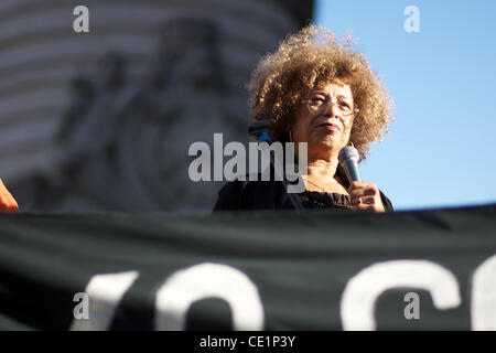 2 novembre 2011 - Oakland, Californie, États-Unis - un activiste politique et ancien Black Panther Angela Davis parle à la foule, à l'Occuper Oakland grève générale à Oakland, CA. (Crédit Image : © Matt Cohen/Southcreek/ZUMAPRESS.com) Banque D'Images