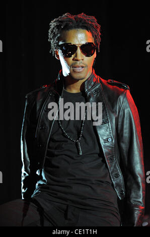 17 septembre 2011 - Philadelphie, Pennsylvanie, États-Unis - artiste rap LUPE FIASCO en live à Philadelphie au Mann Center durant son tour. Laser (Crédit Image : © Ricky Fitchett/ZUMAPRESS.com) Banque D'Images