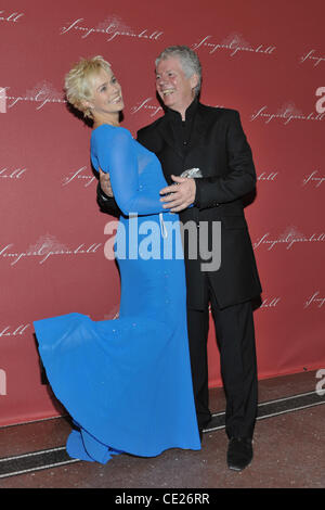 Thomas Stein et épouse Cornelia Eckardt à l'Semperoperball 2011 à l'Opéra Semper. Dresde, Allemagne - 14.01.2011 Banque D'Images