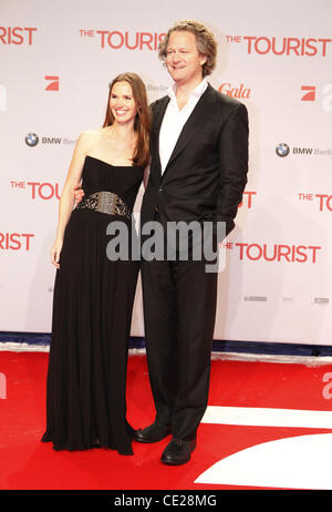 Florian Henckel von Donnersmarck et épouse Christiane Henckel lors de la première européenne de 'l'' au CineStar cinéma au Sony Center de la Potsdamer Platz. Berlin, Allemagne - 14.12.2010 Banque D'Images