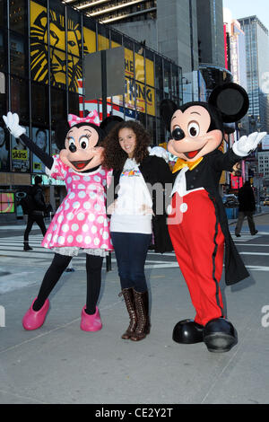 Mickey Mouse, Madison Pettis et Minnie assister au lancement de Disney Junior à Times Square Studios New York City, USA - 10.02.11 Banque D'Images