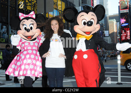 Mickey Mouse, Madison Pettis et Minnie assister au lancement de Disney Junior à Times Square Studios New York City, USA - 10.02.11 Banque D'Images