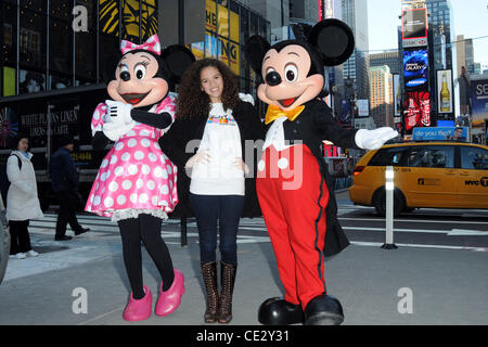 Mickey Mouse, Madison Pettis et Minnie assister au lancement de Disney Junior à Times Square Studios New York City, USA - 10.02.11 Banque D'Images