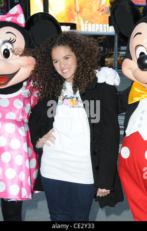 Mickey Mouse, Madison Pettis et Minnie assister au lancement de Disney Junior à Times Square Studios New York City, USA - 10.02.11 Banque D'Images