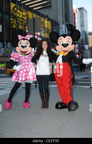 Mickey Mouse, Madison Pettis et Minnie assister au lancement de Disney Junior à Times Square Studios New York City, USA - 10.02.11 Banque D'Images