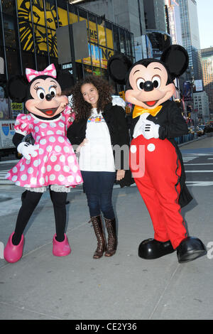 Mickey Mouse, Madison Pettis et Minnie assister au lancement de Disney Junior à Times Square Studios New York City, USA - 10.02.11 Banque D'Images