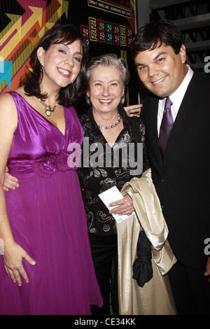 Kristen Anderson-Lopez, Paulette Haupt et Bobby Lopez soirée d'ouverture de la nouvelle production musicale de Broadway "en transit" à 59E59 Theaters-Arrivals. La ville de New York, USA- 05.10.10 Banque D'Images