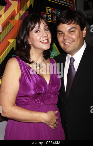 Kristen Anderson-Lopez et Bobby Lopez soirée d'ouverture de la nouvelle production musicale de Broadway "en transit" à 59E59 Theaters-Arrivals. La ville de New York, USA- 05.10.10 Banque D'Images