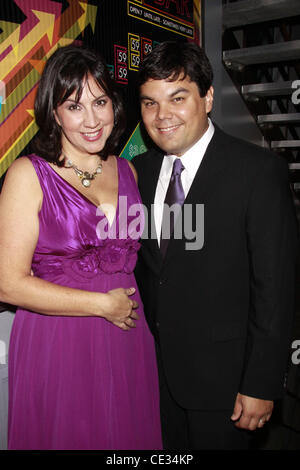 Kristen Anderson-Lopez et Bobby Lopez soirée d'ouverture de la nouvelle production musicale de Broadway "en transit" à 59E59 Theaters-Arrivals. La ville de New York, USA- 05.10.10 Banque D'Images