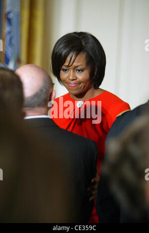 Première Dame Michelle Obama Médaille d'honneur d'une cérémonie à l'East Room de la Maison Blanche, Washington DC, USA - 06.10.10 Banque D'Images