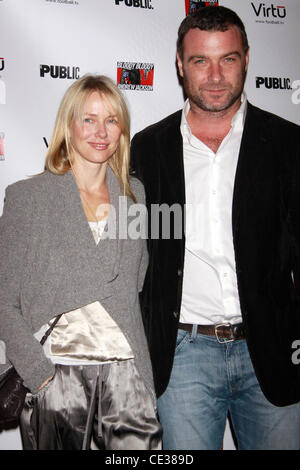 Naomi Watts et Liev Schreiber soirée d'ouverture de la production musicale de Broadway 'Bloody Bloody Andrew Jackson' à la Bernard B. Jacobs Theatre - Arrivées. La ville de New York, USA - 13.10.10 Banque D'Images