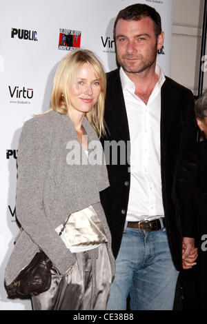 Naomi Watts et Liev Schreiber soirée d'ouverture de la production musicale de Broadway 'Bloody Bloody Andrew Jackson' à la Bernard B. Jacobs Theatre - Arrivées. La ville de New York, USA - 13.10.10 Banque D'Images