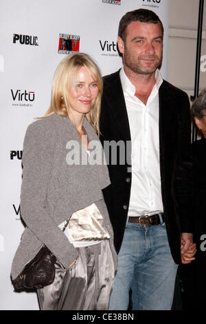 Naomi Watts et Liev Schreiber soirée d'ouverture de la production musicale de Broadway 'Bloody Bloody Andrew Jackson' à la Bernard B. Jacobs Theatre - Arrivées. La ville de New York, USA - 13.10.10 Banque D'Images