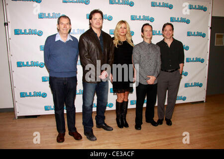 Richard Easton, Brendan Fraser, Jennifer Coolidge, Denis O'Hare et Jeremy Marie-noëlle Lamy Une séance de photos pour les nouveau Broadway production de "vendre" la ville de New York, USA - 19.10.10 Banque D'Images