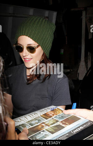 Kristen Stewart arrivant à l'ABC studios avant son apparition sur "Live with Regis and Kelly. La ville de New York, USA - 19.10.10 Banque D'Images