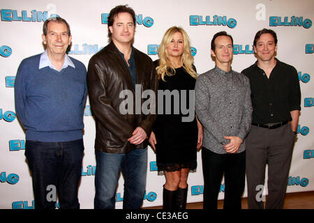 Richard Easton, Brendan Fraser, Jennifer Coolidge, Denis O'Hare et Jeremy Marie-noëlle Lamy Une séance de photos pour les nouvelle production de Broadway de "vendre" la ville de New York, USA - 19.10.10 Banque D'Images