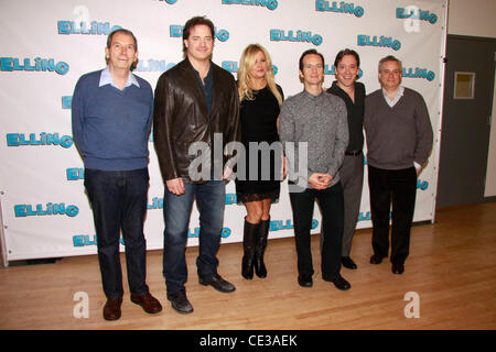 Richard Easton, Brendan Fraser, Jennifer Coolidge, Denis O'Hare et Jeremy Marie-noëlle Lamy Une séance de photos pour les nouvelle production de Broadway de "vendre" la ville de New York, USA - 19.10.10 Banque D'Images