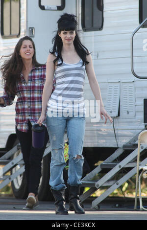 Krysten Ritter de tournage sur le plateau de son nouveau film ' BFF & Baby'. Los Angeles, Californie - 09.11.10 Banque D'Images