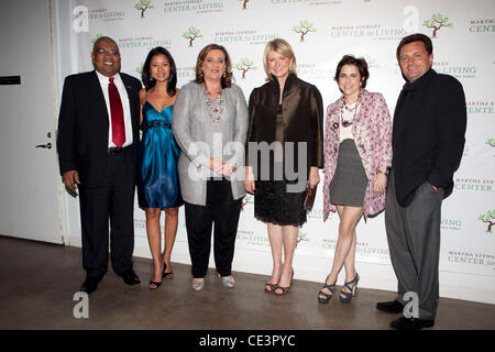 Martha Stewart et Darcy Miller posent avec les sandales Resorts Troisième équipe Martha Stewart Centre pour le vivant sur le mont Sinaï Gala à Martha Stewart Siège Omni Construction Starrett-Lehigh La ville de New York, USA - 17.11.10 Banque D'Images