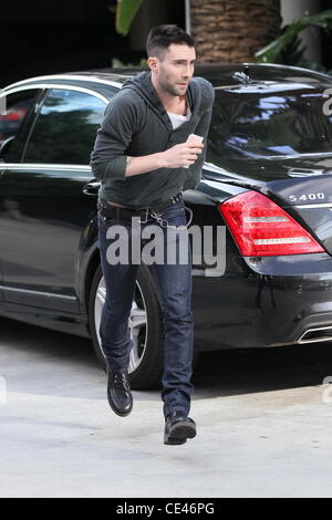 Adam Levine des stars arrivent pour le vs LA Lakers Miami Heat match de basket-ball au Staples Center. Los Angeles, Californie - 25.12.10 Banque D'Images