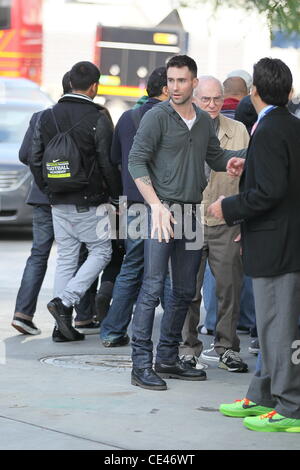 Adam Levine des stars arrivent pour le vs LA Lakers Miami Heat match de basket-ball au Staples Center. Los Angeles, Californie - 25.12.10 Banque D'Images